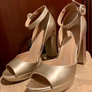 Women’s size 8 shoes